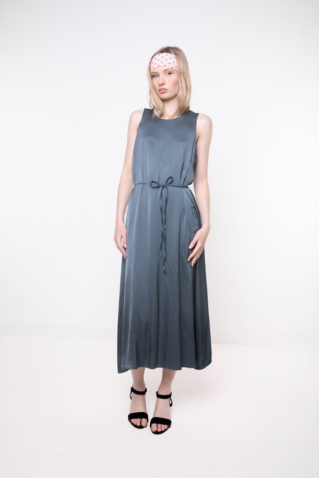 Grey blue satin-effect sleeveless viscose midi dress with round neckline, self-tie waist belt and back keyhole