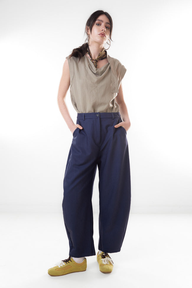 Dark blue wide-leg tailored trousers with button-front waistband, front pleats and side pockets