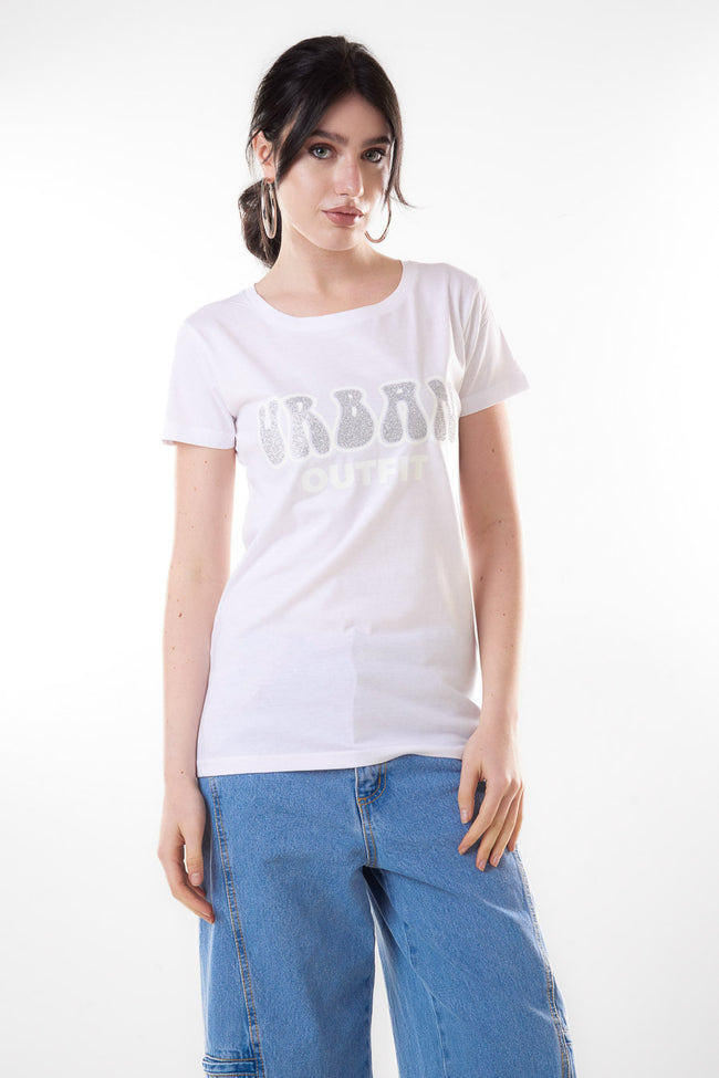 White cotton round-neck short-sleeve T-shirt with silver-tone glitter-textured Urban outfit graphic