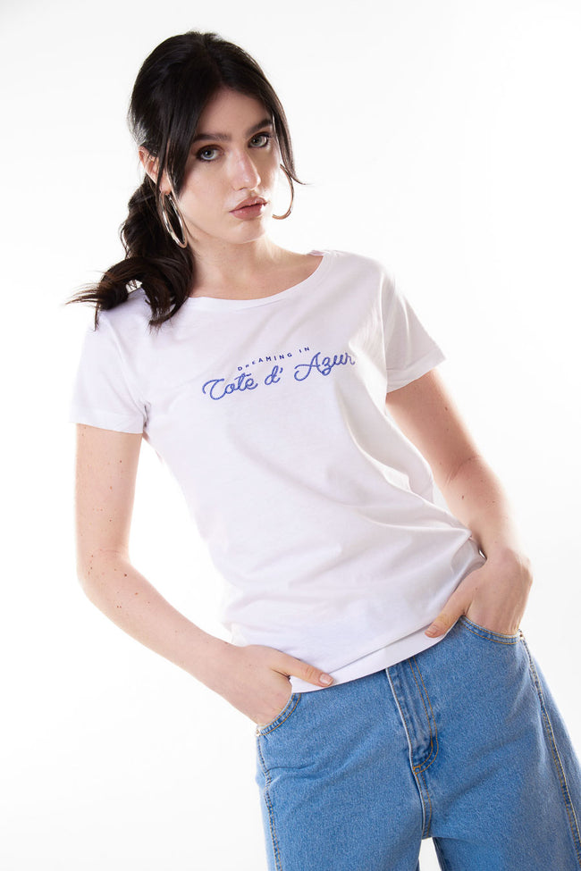 White cotton round-neck short-sleeve T-shirt with blue Côte d’Azur dreaming script chest print