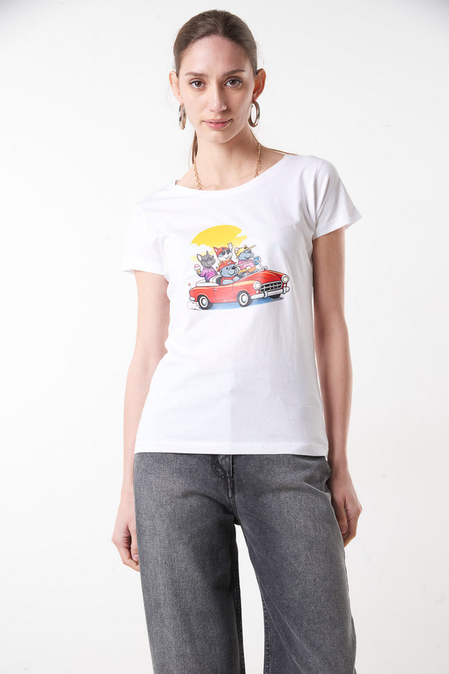 White fitted cotton round-neck short-sleeve T-shirt with cartoon animals in a red car and yellow sun graphic