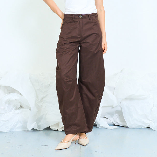 Coffee brown straight-leg trousers with front button, belt loops, angled side pocket openings and straight hems; plain top or coordinating checked-collar jacket and shoes styled separately