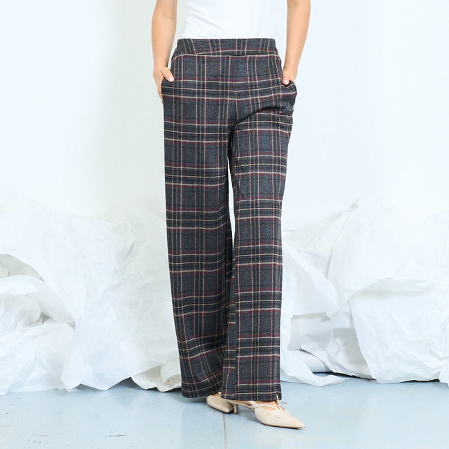 Black and grey checks wide-leg checked trousers with side pocket openings, straight hems and gathered-back waist detail; plain top and shoes styled separately