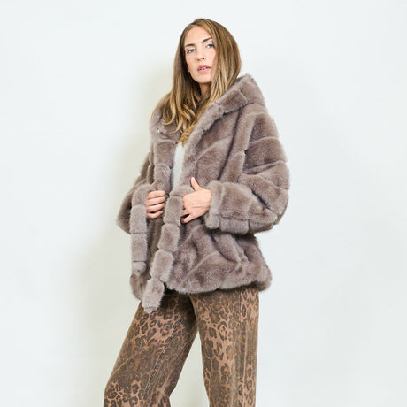 Horizontal panel faux fur belted jacket with hood wholesale – LEIVIP