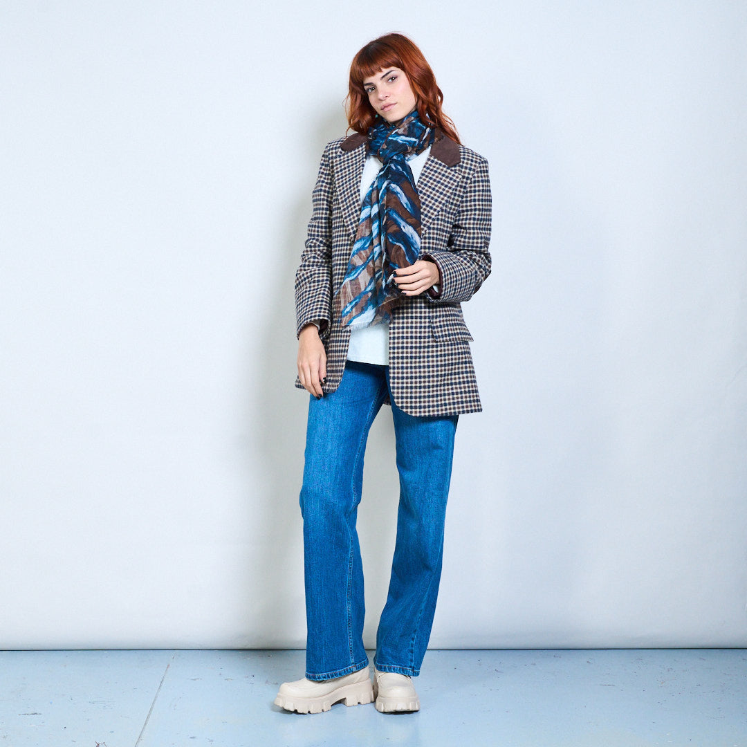 Animalia edit tiger clóite mórdhíola scairf fada éadrom – LEIVIP, image size:1080x1080