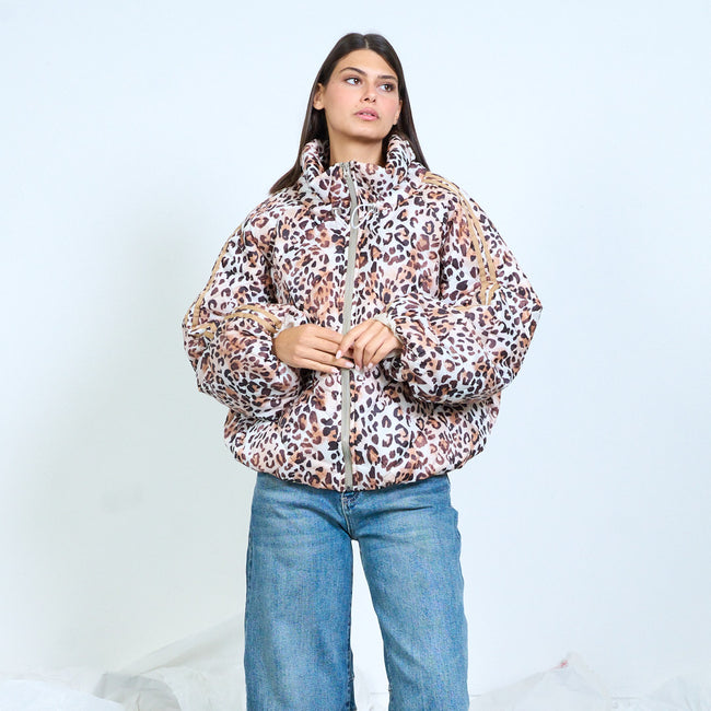 Light beige leopard-print quilted jacket with a high collar and zip front