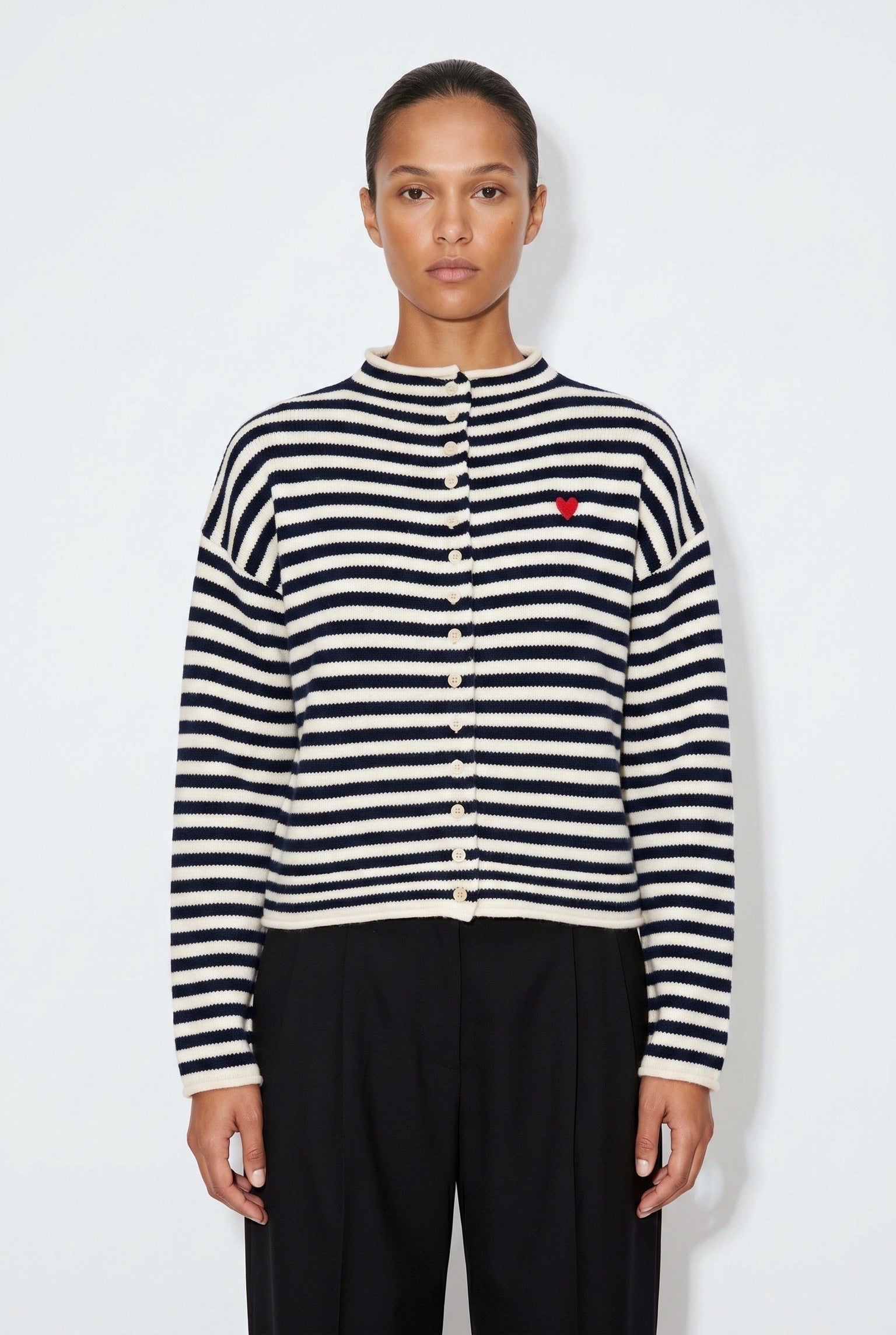 Herzbestickte gestreifte Strickjacke im Großhandel – Bild 1