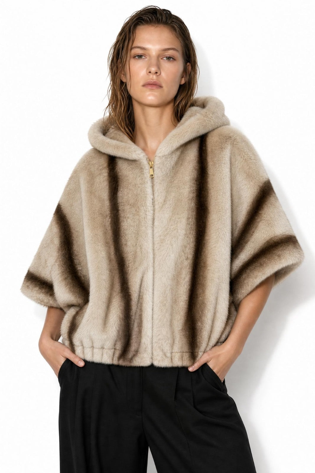 Veste à capuche en fausse fourrure à manches courtes en gros - image 1