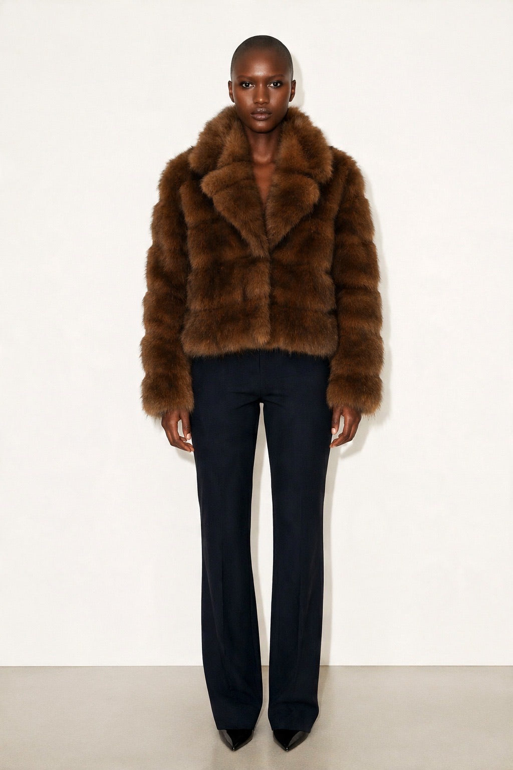 Manteau en fausse fourrure ceinturé à col châle en gros - image 1