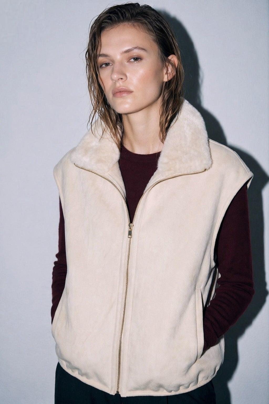 Gilet reversibile con cerniera in finta pelle scamosciata con collo in pelliccia all'ingrosso - immagine 3