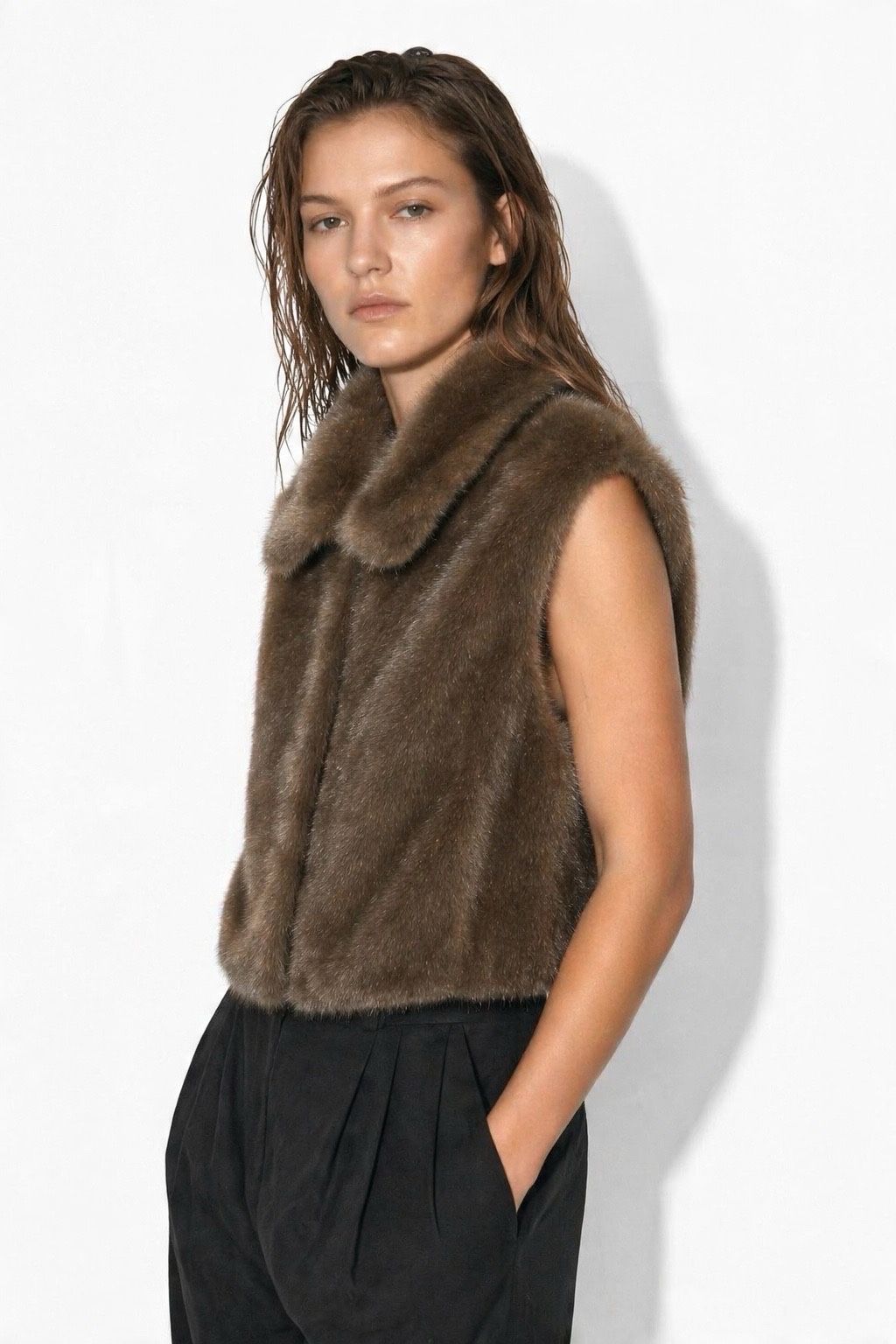 Gilet in morbida pelliccia sintetica con colletto oversize all'ingrosso - immagine 2